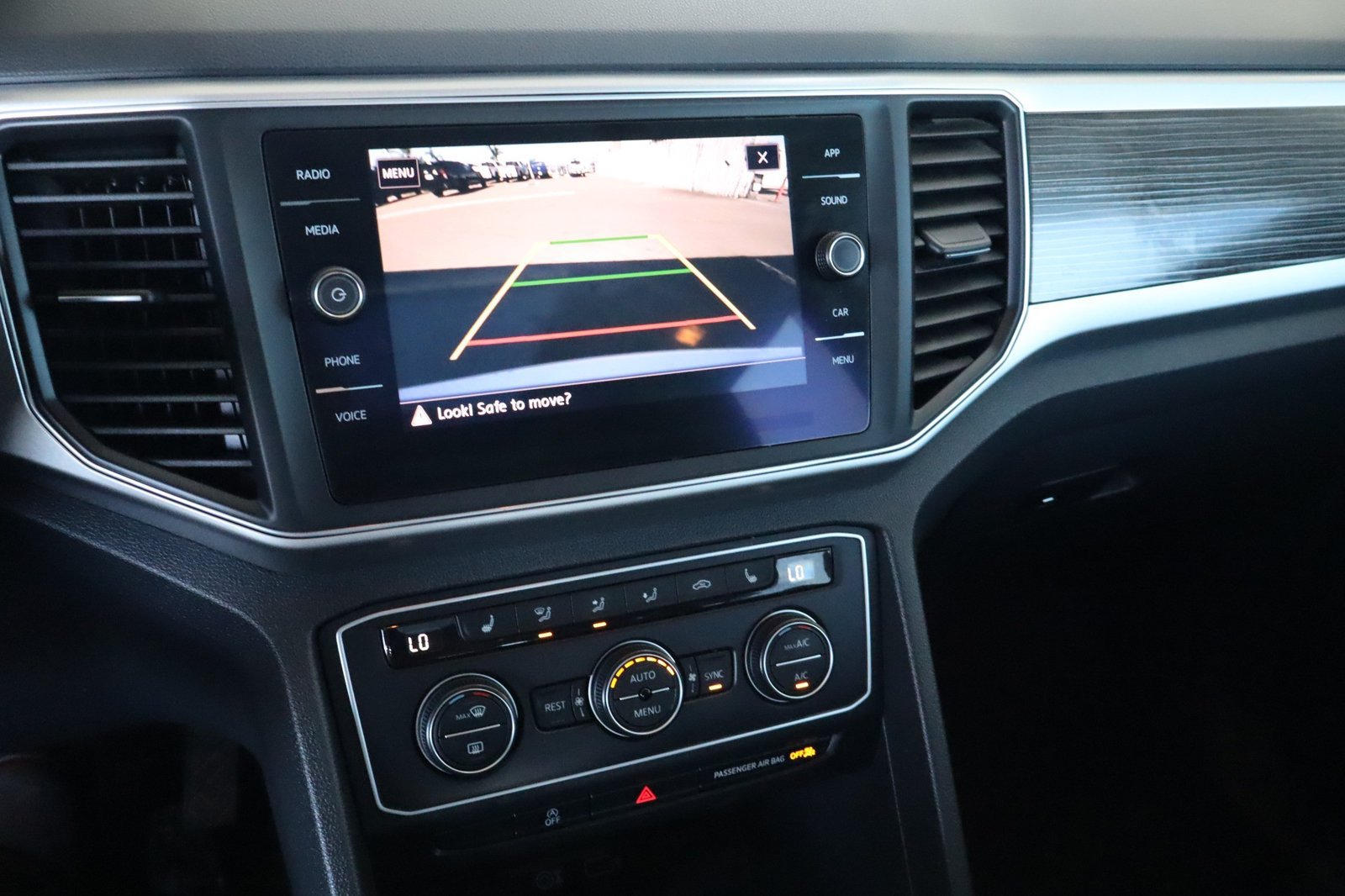 Used 2019 Volkswagen Atlas SE w/ Panoramic Sunroof Package FWD image 26