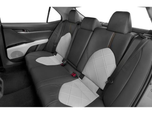 Used 2018 Toyota Camry XLE FWD image 13