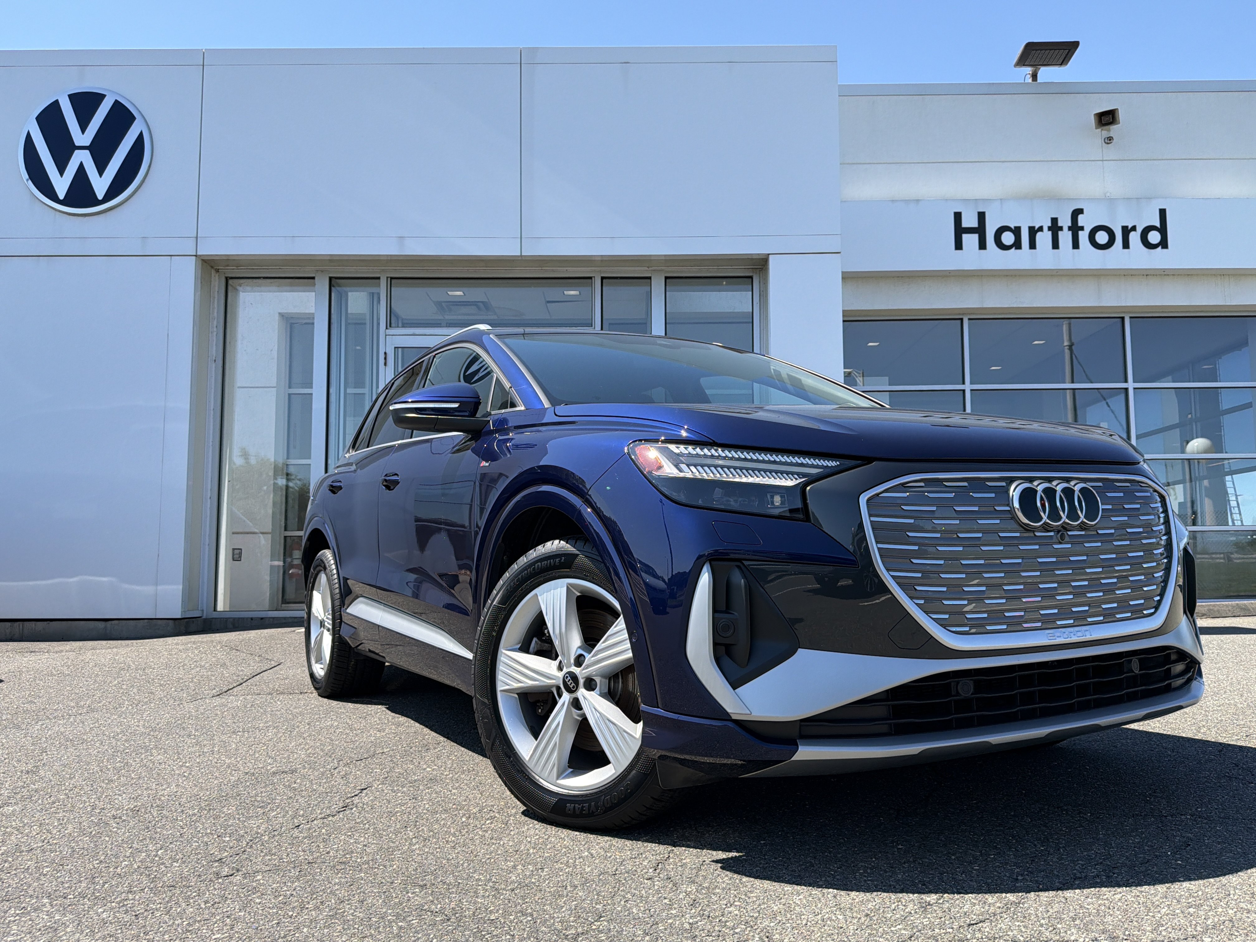 Used 2023 Audi Q4 e-tron Prestige AWD/4WD image 1