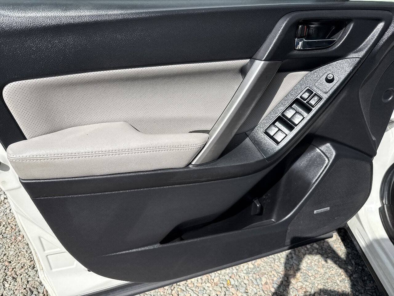 Used 2015 Subaru Forester 2.5i Touring w/ Eyesight & Navigation System AWD/4WD image 7