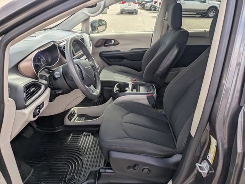 Used 2018 Chrysler Pacifica Touring Plus w/ Tire & Wheel Group image 14