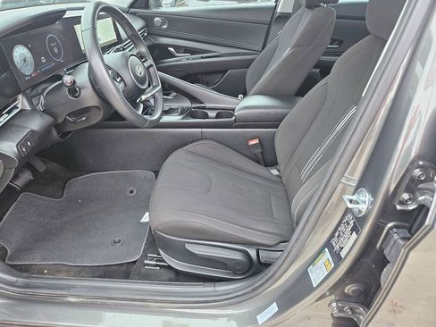 Used 2025 Hyundai Elantra SEL image 11