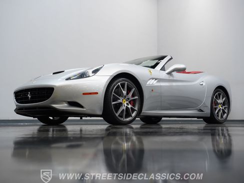 Used 2010 Ferrari California RWD image 21