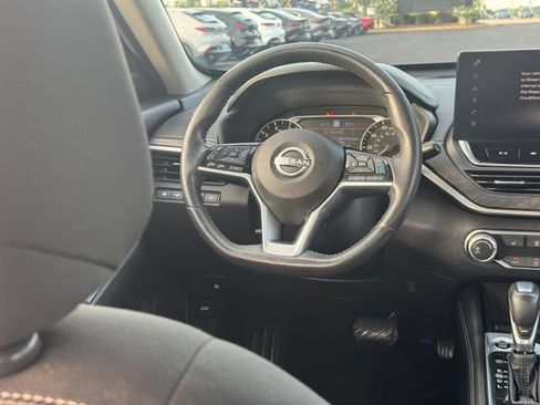 Used 2023 Nissan Altima 2.5 SV w/ SV Premium Package FWD image 23