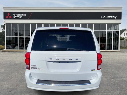 Used 2019 Dodge Grand Caravan SE image 4