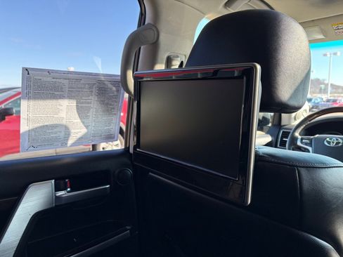 Certified 2016 Toyota Land Cruiser image 18