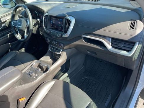 Used 2023 GMC Terrain SLT w/ Infotainment Package II image 16