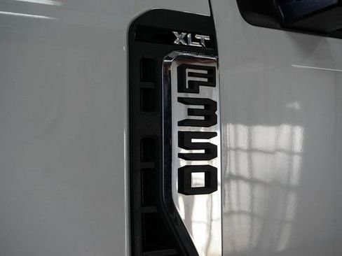 Used 2025 Ford F350 XLT image 4
