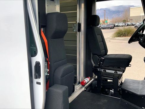 Used 2025 Chevrolet Brightdrop 400 image 8