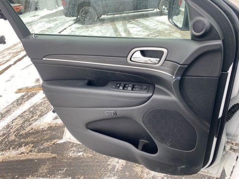 Used 2022 Jeep Grand Cherokee Limited w/ Trailer Tow Group IV image 23