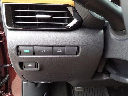 Used 2023 Nissan Sentra SV w/ SV Premium Package image 18