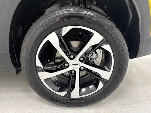 Used 2024 Chevrolet Trax RS w/ Sunroof Package FWD image 33