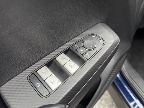 Used 2024 Mitsubishi Outlander SE image 11