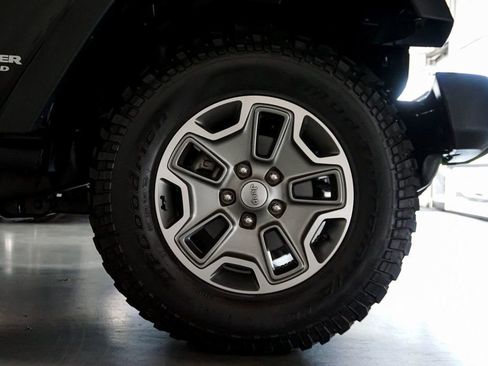 Used 2013 Jeep Wrangler Unlimited Rubicon w/ Connectivity Group AWD/4WD image 38