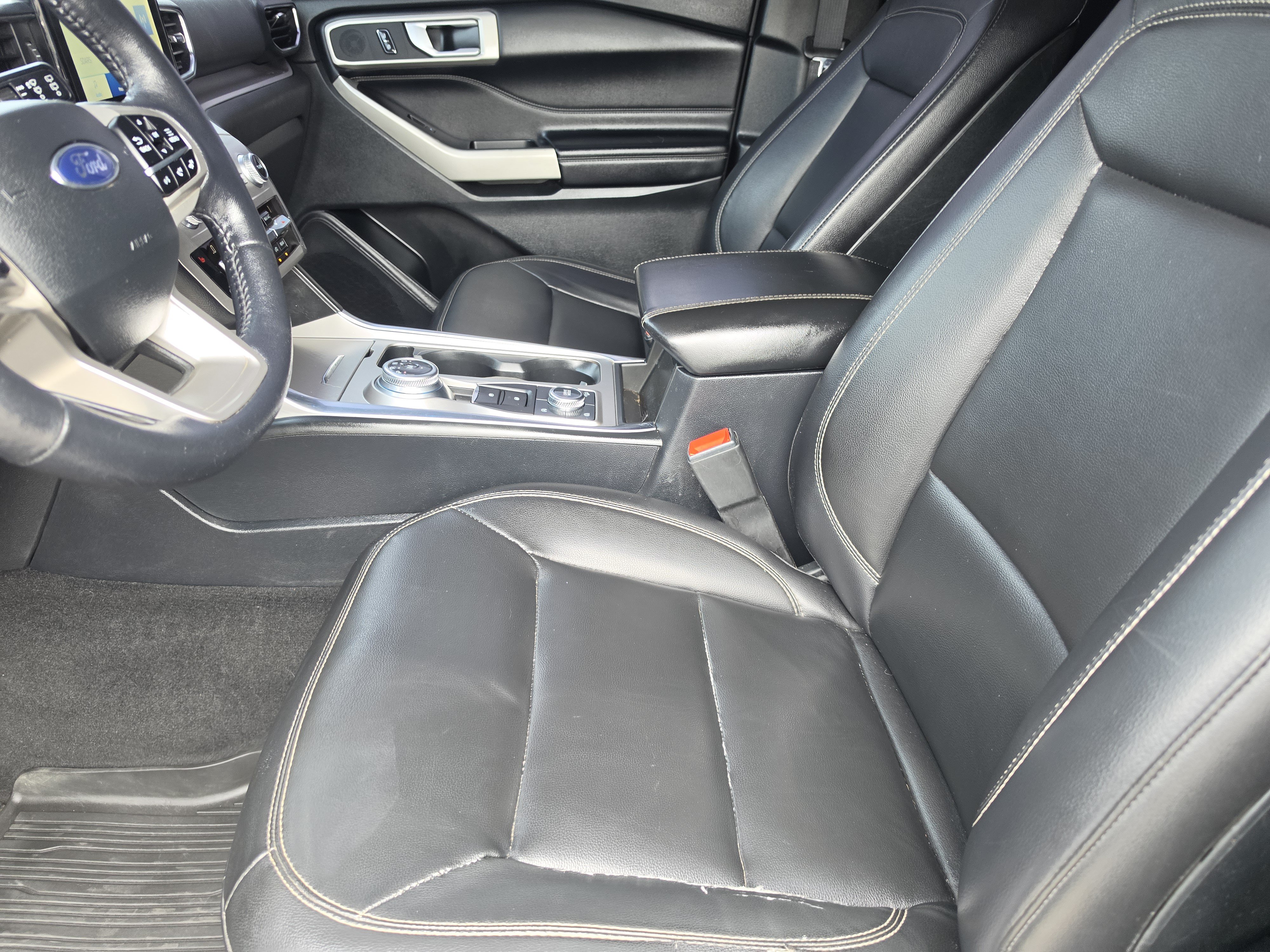 Used 2020 Ford Explorer XLT w/ Equipment Group 202A AWD/4WD image 8