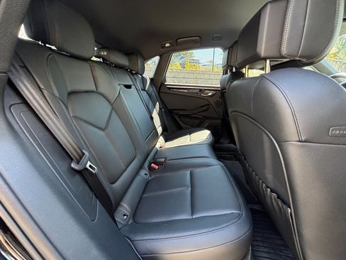 Certified 2024 Porsche Macan image 22