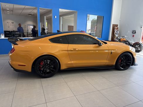 Used 2022 Ford Mustang Shelby GT500 w/ Technology Package RWD image 8