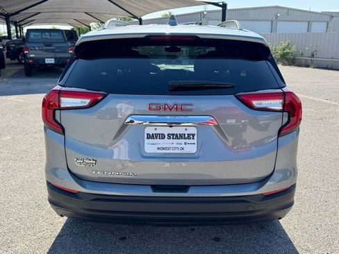 Used 2024 GMC Terrain SLE w/ Driver Convenience Package image 5