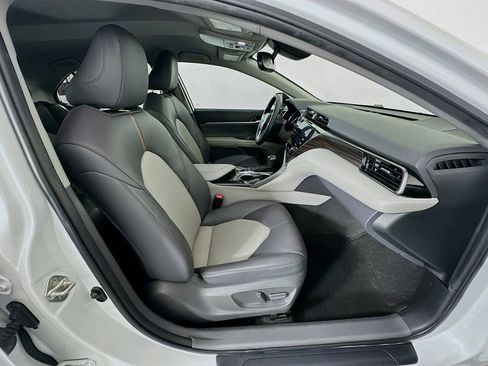 Used 2020 Toyota Camry XLE image 27