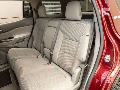 Used 2018 GMC Acadia SLE image 12