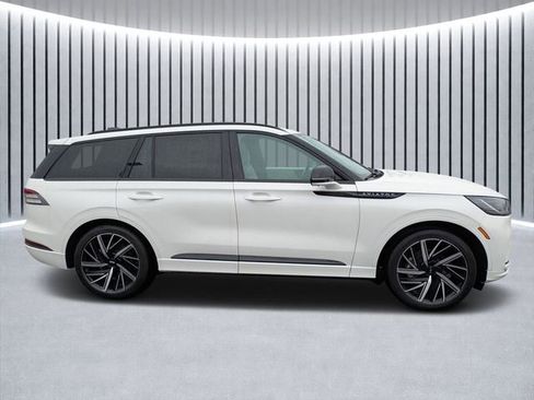 New 2026 Lincoln Aviator Black Label w/ Jet Appearance Package image 2