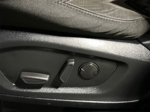 Used 2020 Ford Explorer XLT w/ Comfort Package image 10