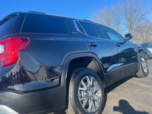 Used 2023 GMC Acadia SLE w/ Driver Convenience Package FWD image 12