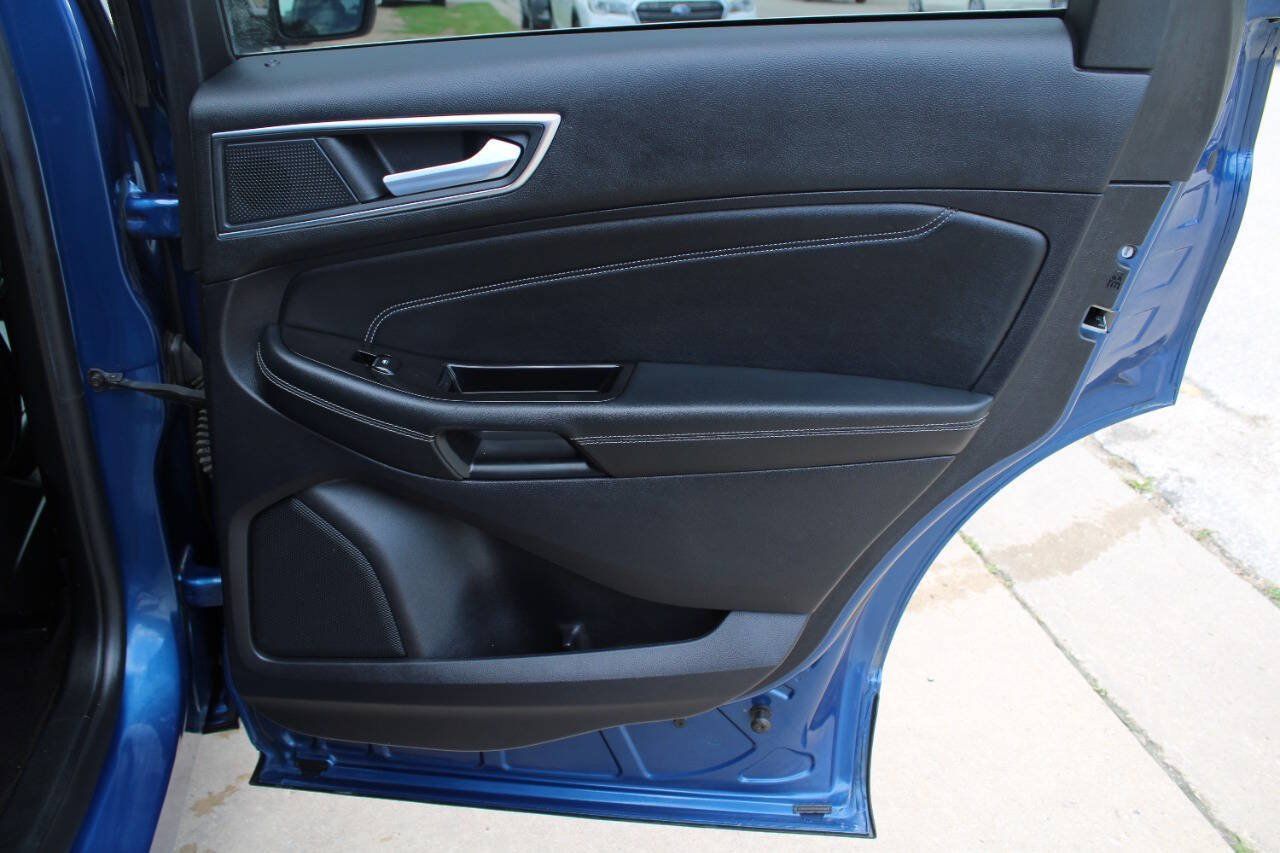 Used 2020 Ford Edge Titanium w/ Equipment Group 301A AWD/4WD image 9