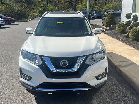 Used 2019 Nissan Rogue SV w/ Sun & Sound Touring Package image 2