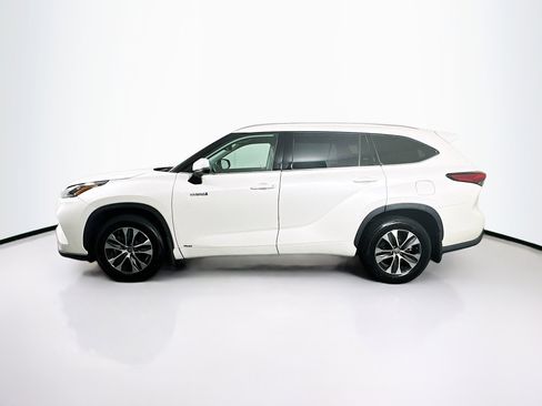 Used 2020 Toyota Highlander XLE image 4