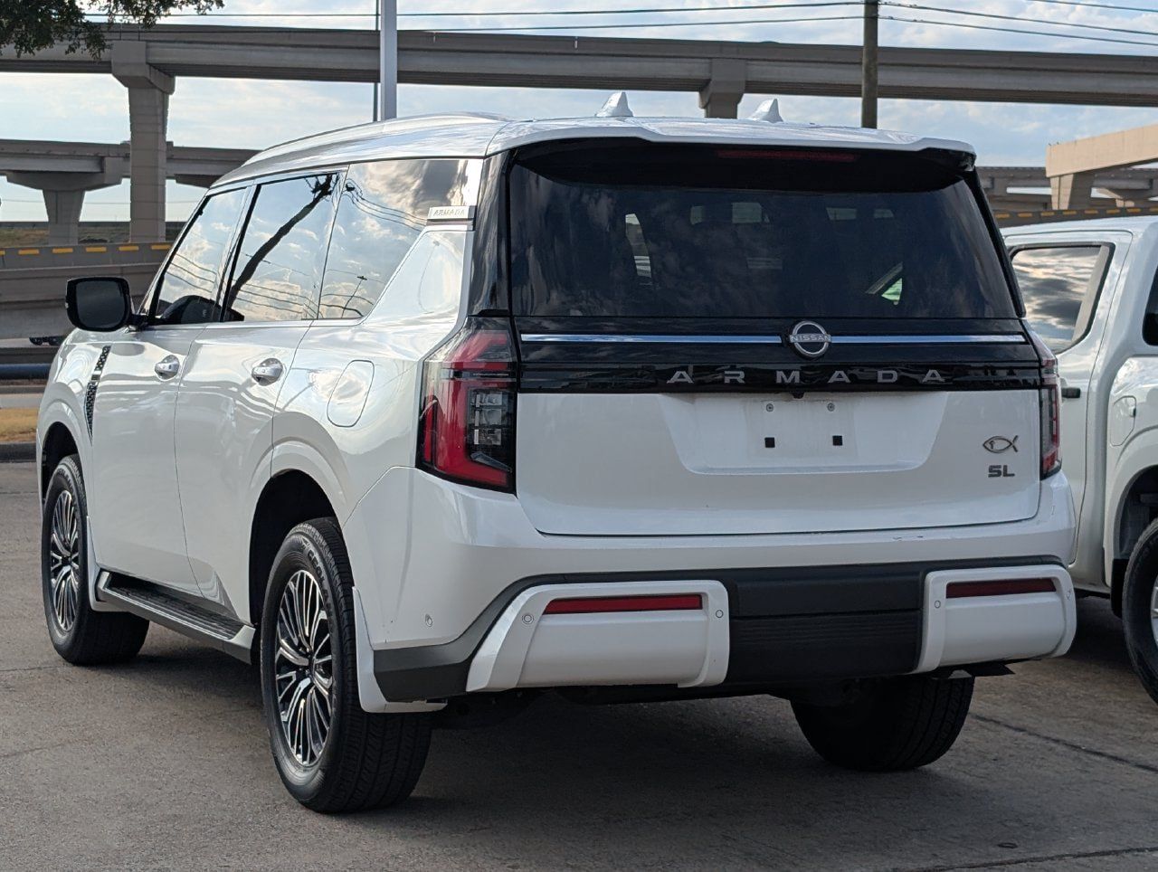 Used 2025 Nissan Armada SL w/ Captain's Chari Seat Package RWD image 4