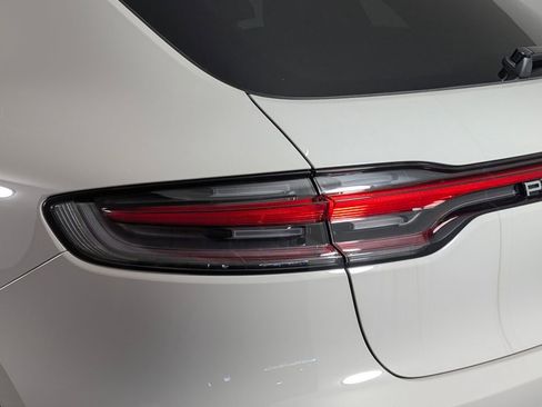 New 2026 Porsche Macan image 16