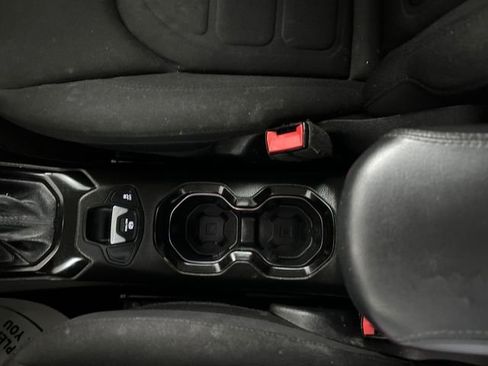 Used 2017 Jeep Renegade Altitude image 23