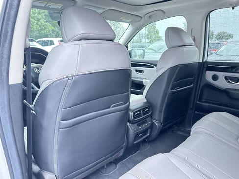 Used 2025 Honda Pilot Touring image 14