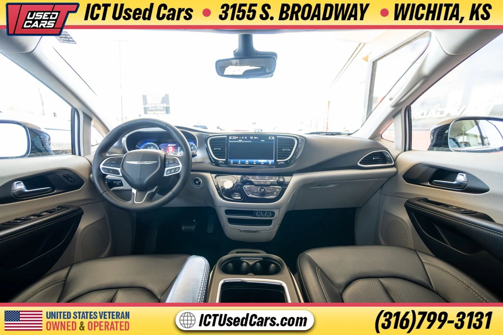 Used 2024 Chrysler Pacifica Touring-L FWD image 12