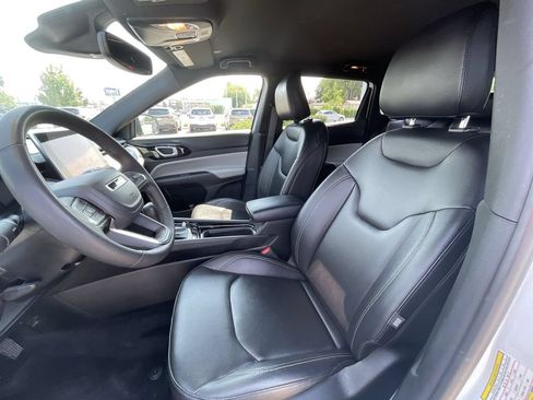 Used 2025 Jeep Compass Limited AWD/4WD image 21