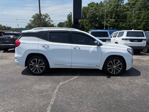 Used 2019 GMC Terrain Denali w/ Driver Alert Package II FWD image 3