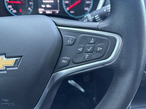 Used 2018 Chevrolet Equinox LT FWD image 16