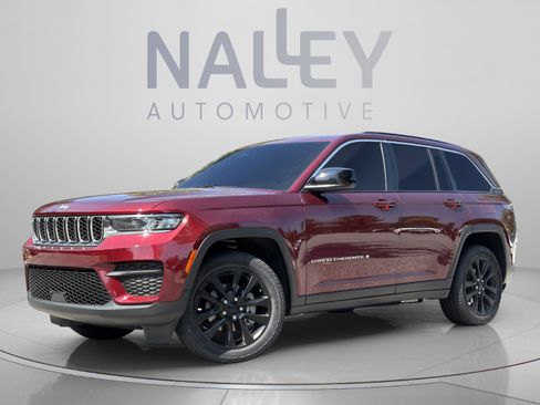 Used 2025 Jeep Grand Cherokee Laredo X RWD image 1