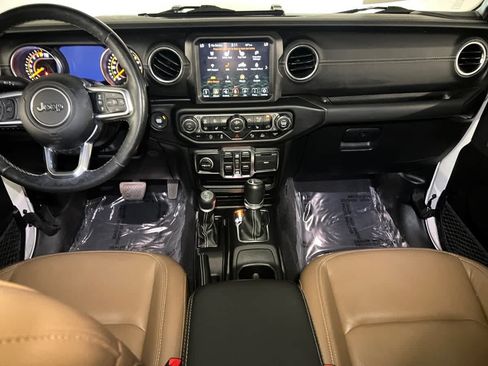 Used 2020 Jeep Gladiator Overland AWD/4WD image 17