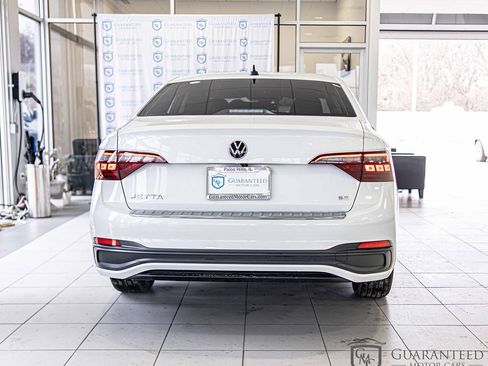 Used 2024 Volkswagen Jetta SE image 13