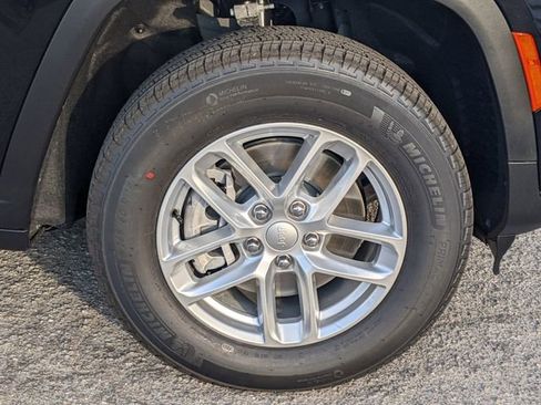 New 2025 Jeep Grand Cherokee L Laredo w/ Luxury Tech Group I image 9