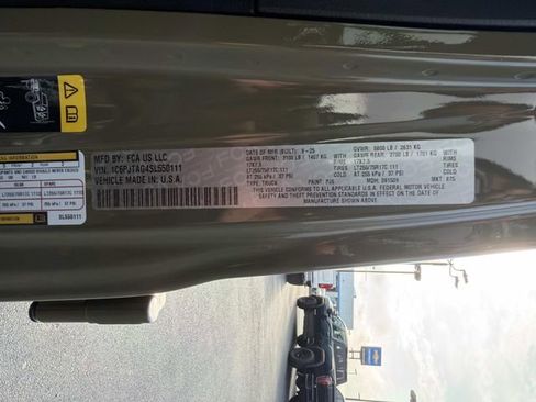 Used 2025 Jeep Gladiator Sport image 31