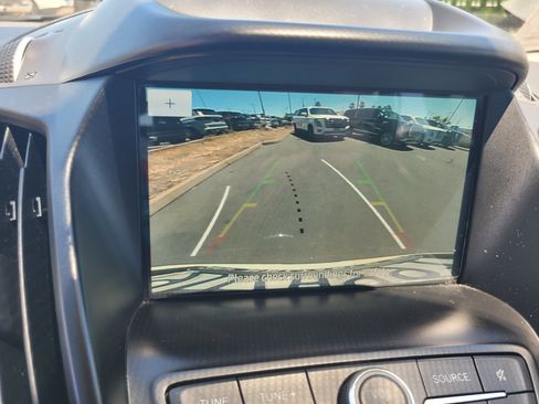 Used 2019 Ford Escape SE FWD image 18