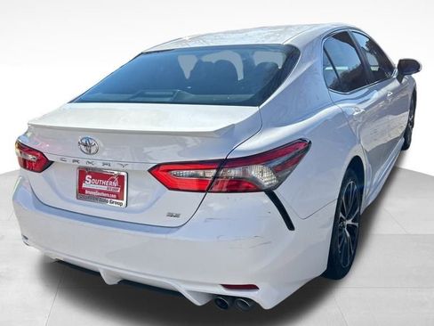 Used 2018 Toyota Camry SE image 5