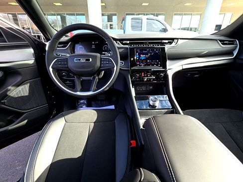 New 2025 Jeep Grand Cherokee L Altitude image 14