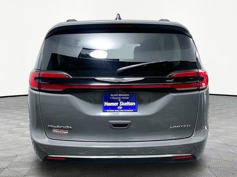 Used 2023 Chrysler Pacifica Limited FWD image 4