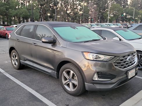 Used 2019 Ford Edge SEL image 3