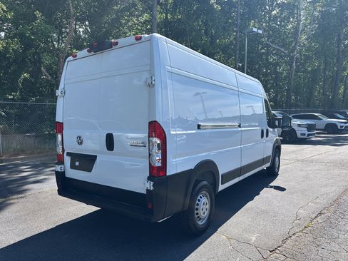 Used 2025 RAM ProMaster 2500 w/ Convenience Group FWD image 9
