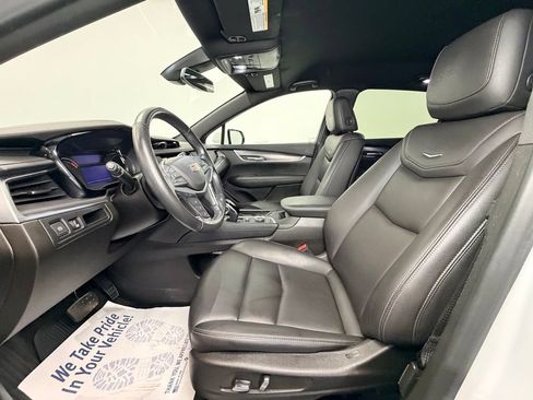 Used 2022 Cadillac XT5 Luxury AWD/4WD image 3